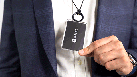 Porte-carte KIPFUL porté autour du cou