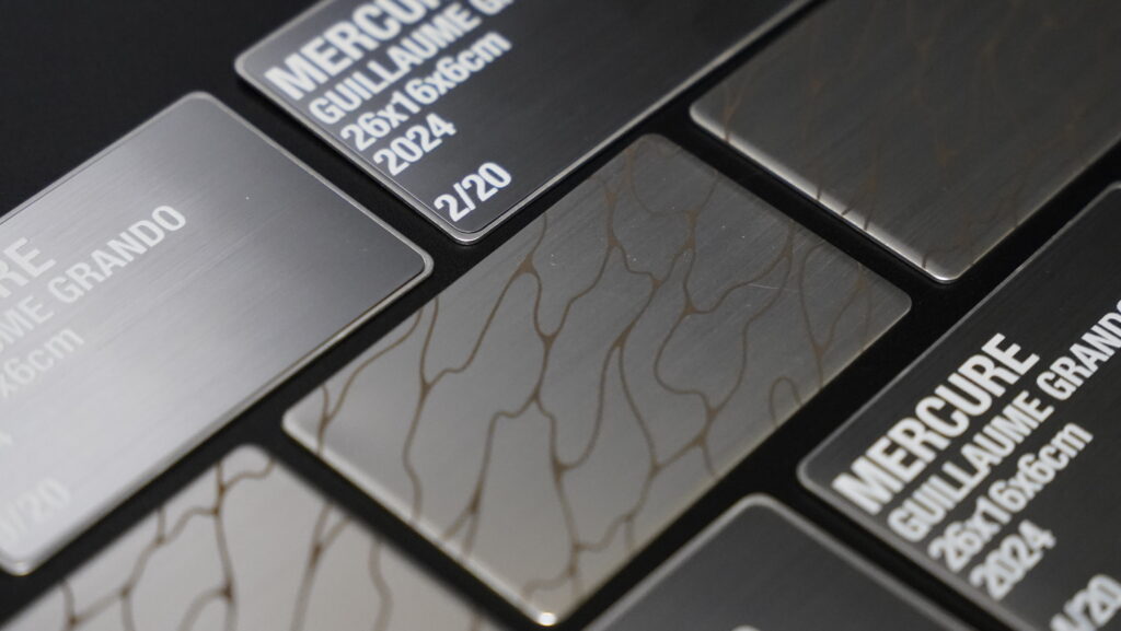 Carte métalliques personnalisées avec design moderne