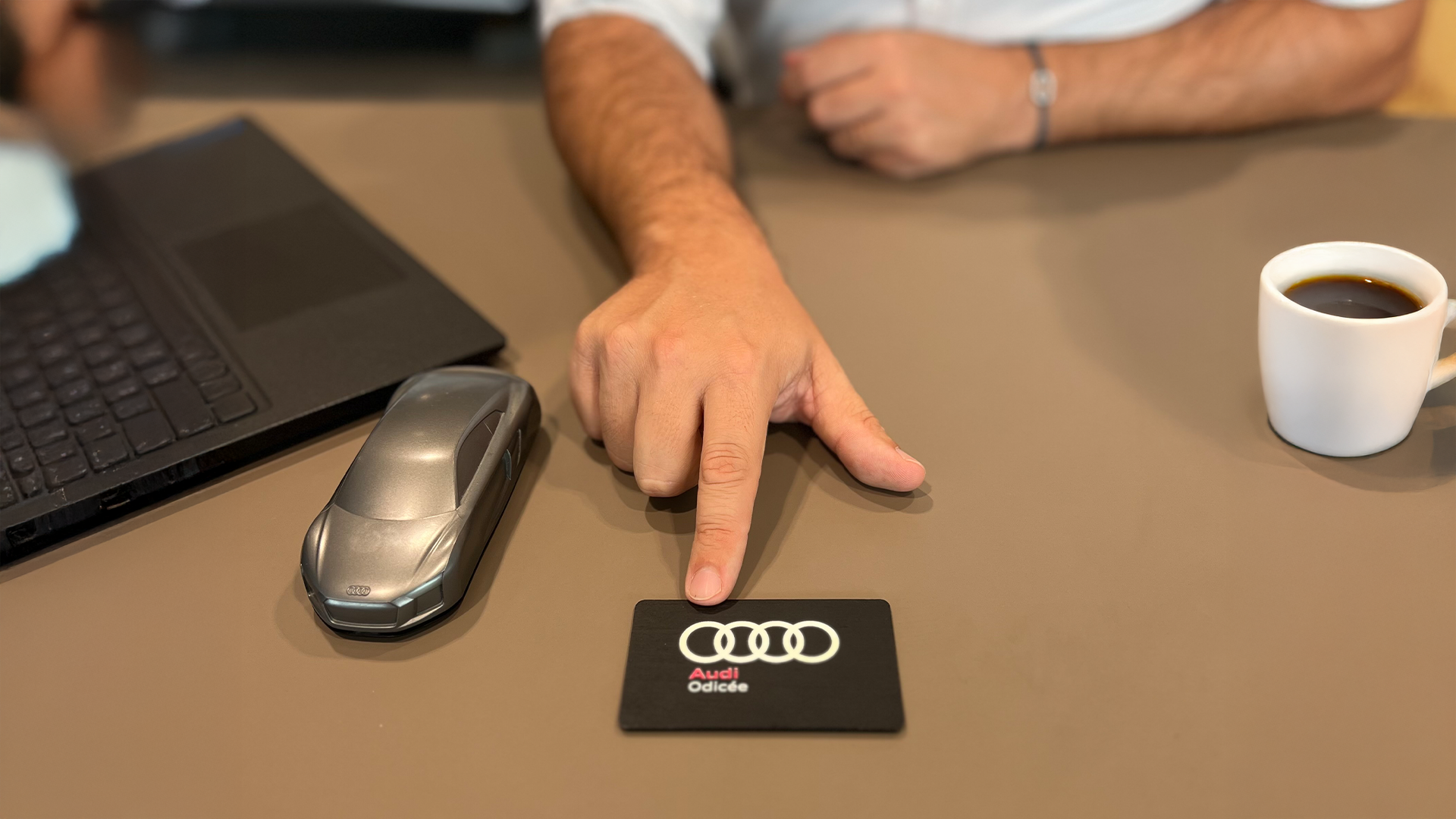 Audi-carte-de-visite-connectée-kipful