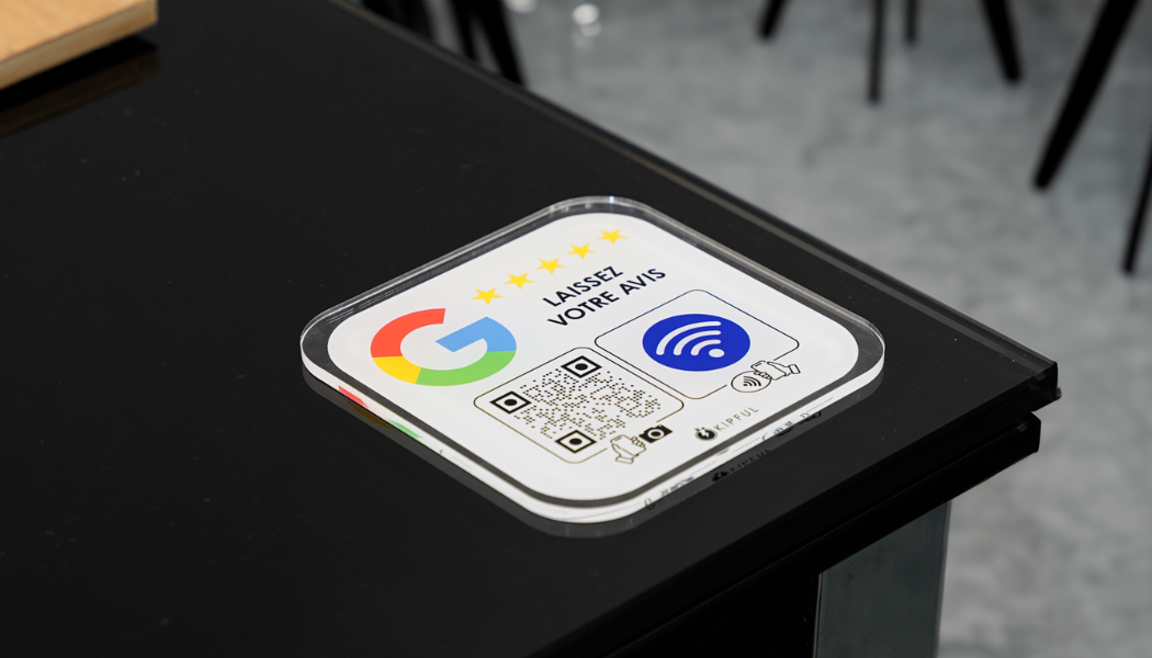 plaque avis google sur coin de table